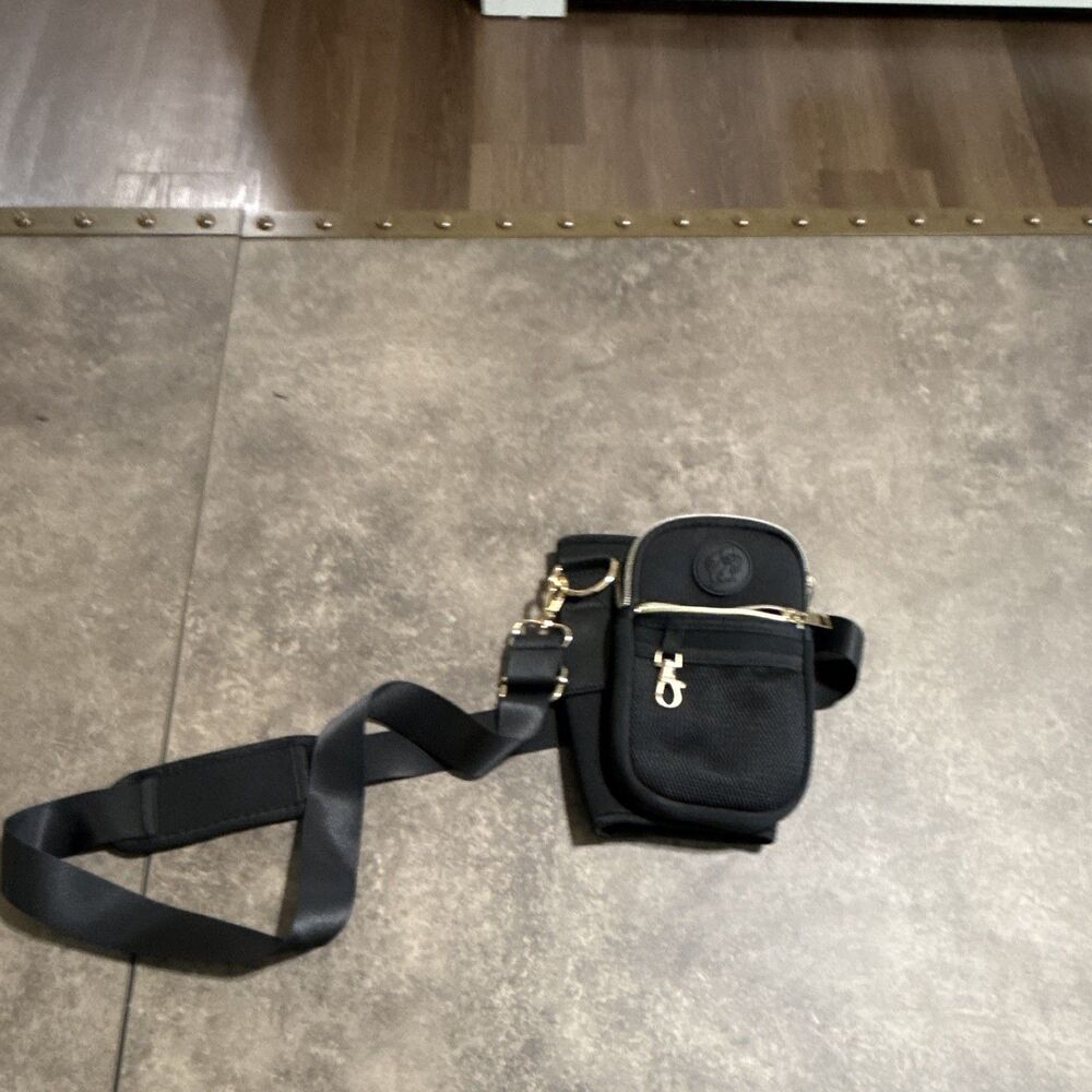 Bucee’s Black Crossbody Phone Bag Zip Pockets Adjustable Detachable Strap
